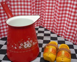 steelpan - rood & bloemen -1250 ml - wit